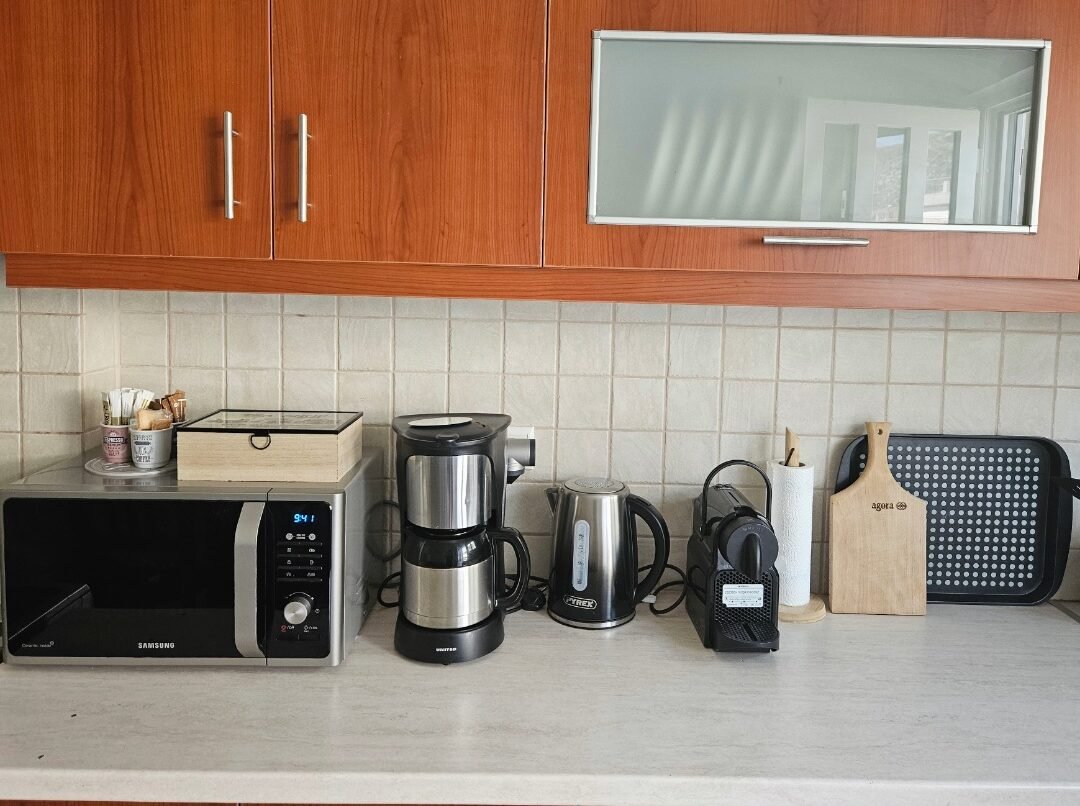 Kitchen amenities and coffee station