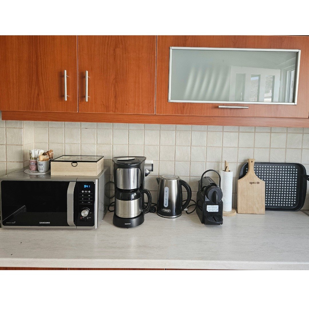 Kitchen amenities and coffee station